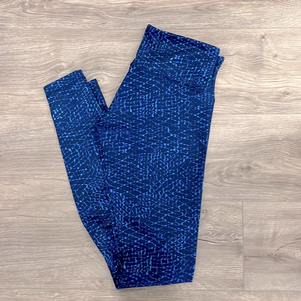 Lululemon Wunder Under Leggings- size 6.